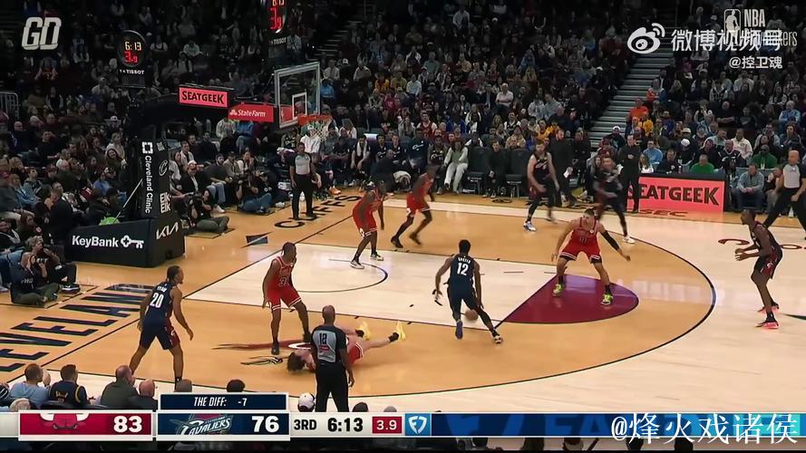 脚踝终结者!桑普森双变向晃倒法耶,随后单臂暴扣激情庆祝 脚踝终结者!桑普森双变向晃倒法耶,随后单臂暴扣激情庆祝