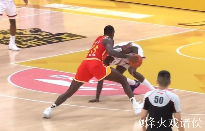 脚踝终结者!桑普森双变向晃倒法耶,随后单臂暴扣激情庆祝 脚踝终结者!桑普森双变向晃倒法耶,随后单臂暴扣激情庆祝